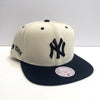 Mitchell & Ness MLB Evergreen Cream Black New York Yankees Snapback Hat