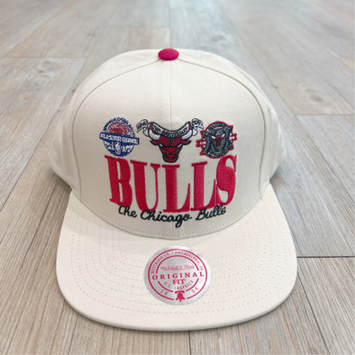 Mitchell & Ness  NBA Reframe Retro Chicago Bulls Snapback Hat