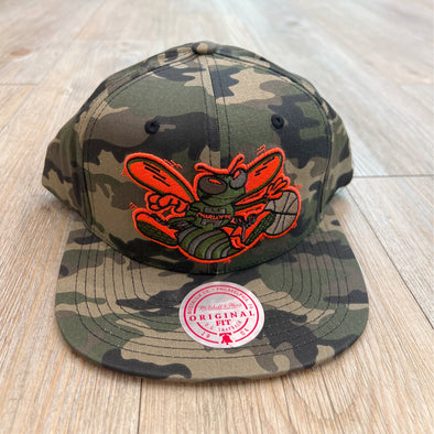 Mitchell & Ness Neon Camo Pop Charlotte Hornets Snapback Hat